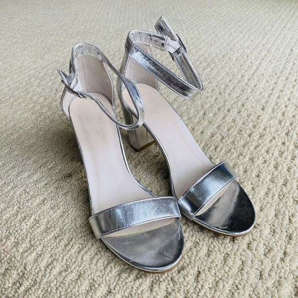 David’s Bridal High Heel Silver Metallic Sandals Dressy Strappy Party Shoes US 7 - Picture 1 of 10